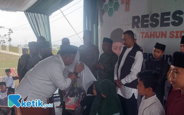 Thumbnail Berita - Ketua Fraksi PKB DPR RI Santuni 1.000 Anak Yatim di Hari Asyura