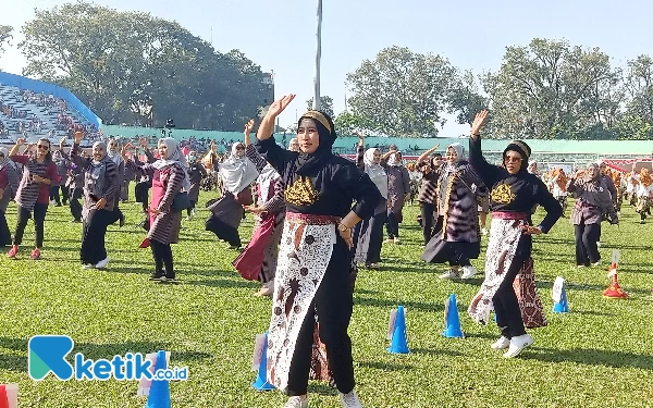 Thumbnail Ribuan Guru dan Murid PAUD Kompak Berjoget di Stadion Gajayana