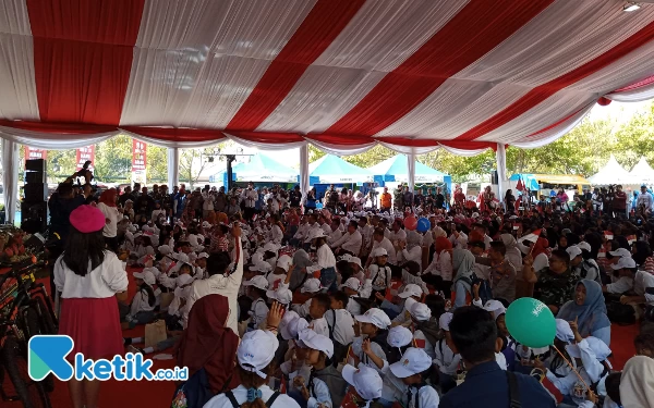 Thumbnail Peringatan HAN Jatim, Anak-Anak Diajak Makan Telur dan Minum Susu