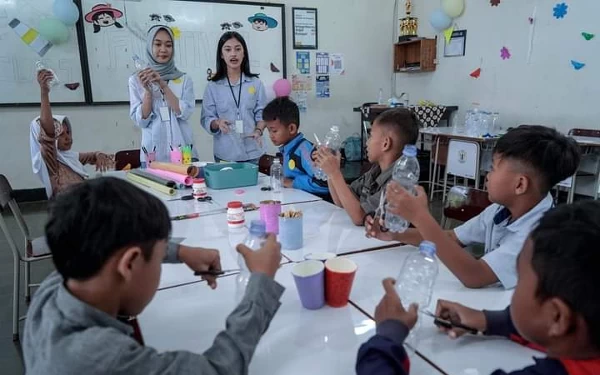 Thumbnail Berita - SMAN 1 Bandung Helat Firstival, Rangkul Anak Panti Asuhan Bermain sambil Belajar