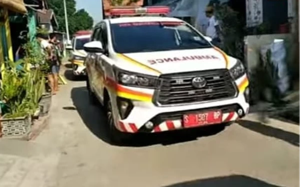 Thumbnail Sekeluarga di Sidoarjo Tertabrak Kereta, Mobil Hancur, Enam Tewas