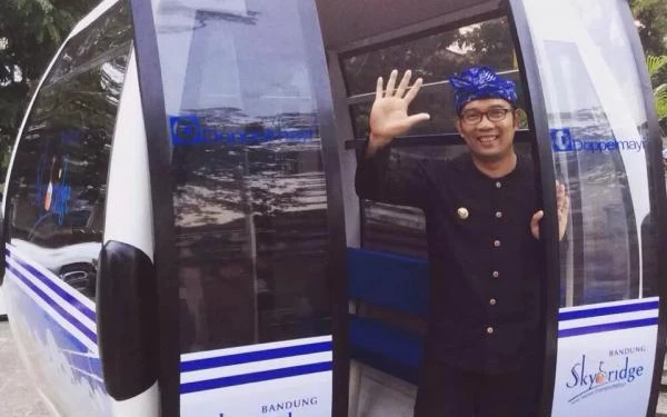 Thumbnail Disetujui Presiden Jokowi, Ridwan Kamil Kaji Rute Kereta Gantung di Bandung Raya