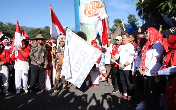 Thumbnail Berita - Ribuan Warga Meriahkan Jalan Sehat Heroik HUT Kemerdakaan RI di Kota Batu