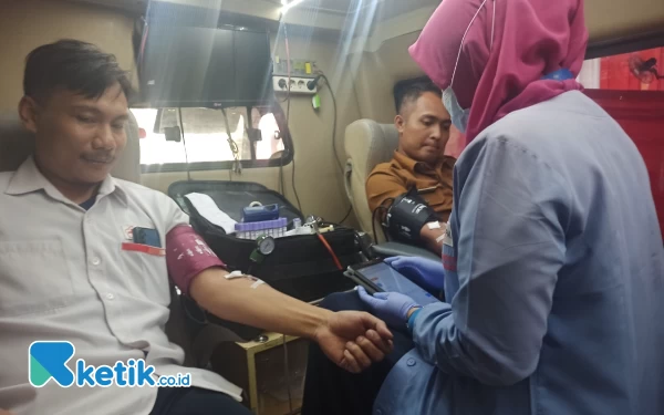 Thumbnail Berita - Kwarda Jatim Gandeng PMI Surabaya Gelar Donor Darah Saat Peringatan HUT ke-62 Pramuka di Grahadi