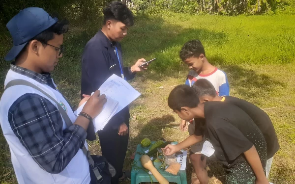 Thumbnail Mahasiswa KKN di Jember Kenalkan Permainan Chiera, Alihkan Anak Kecanduan Gadget