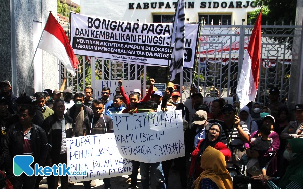 Thumbnail Berita - Jalan Ditembok Pabrik Farmasi, Warga Tebel Geruduk DPRD dan BPN Sidoarjo