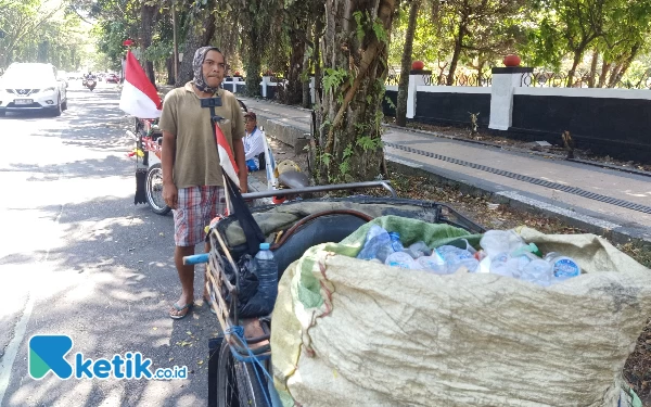 Mencari Kemerdekaan di Pinggiran Jalan Kota Malang