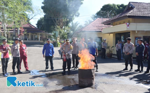 Thumbnail Polres Pagaralam Gelar Simulasi Penggunaan APAR