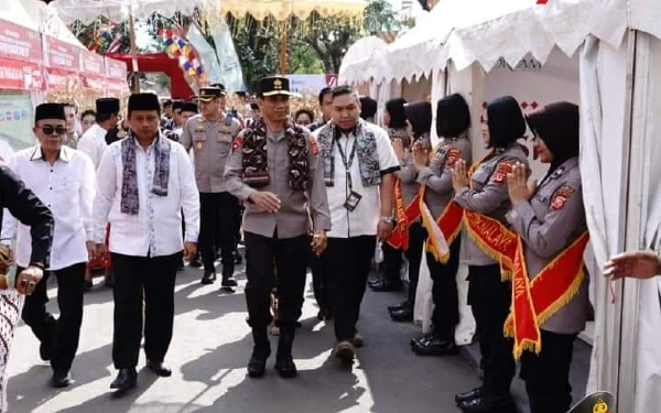 Thumbnail Kapolda Jabar Hadiri Pameran UMKM dan Kirab Kebangsaan Merah Putih