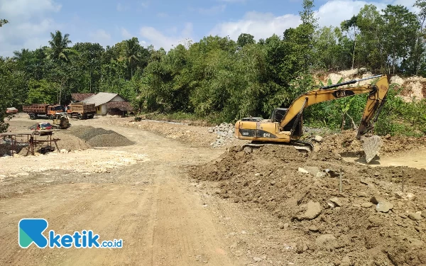 Thumbnail Berita - Dapat Suntikan Rp4 Miliar, Proyek Tanjakan Sedeng Pacitan Rampung Awal Desember