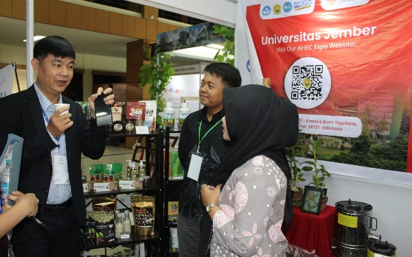 Delegasi Perguruan Tinggi ASEAN Lirik Riset Kopi Universitas Jember