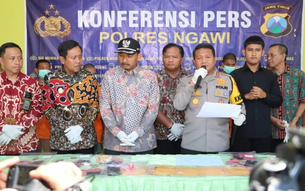 Thumbnail Sebulan, 15 Terduga Pengedar dan Pengguna Narkoba di Ngawi Ditangkap Polisi, Ratusan Pil Koplo Diamankan