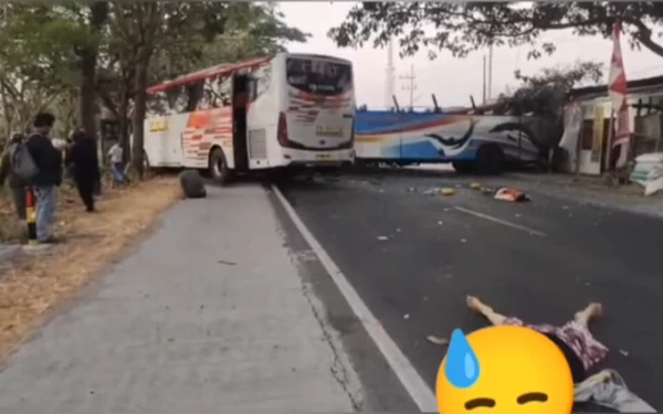 Thumbnail Dugaan Penyebab Kecelakaan Bus Eka vs Sugeng Rahayu di Ngawi, Sopir Diduga Kaget karena Hal Ini