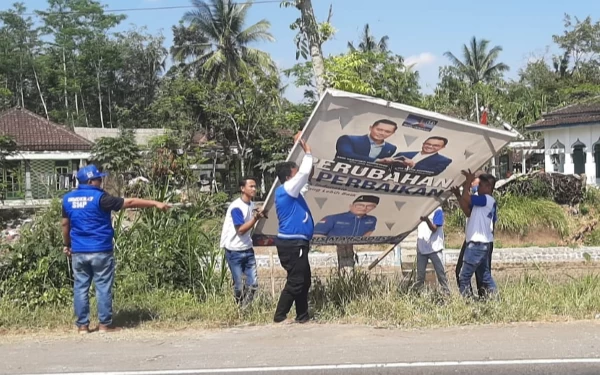 Thumbnail Penuhi Janjinya, Partai Demokrat Lumajang Copot Banner Anies Baswedan