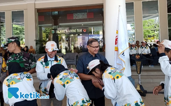 Lepas Kontingen Porprov Jatim, Pj Wali Kota Batu Harap Perolehan Medali Terus Meningkat