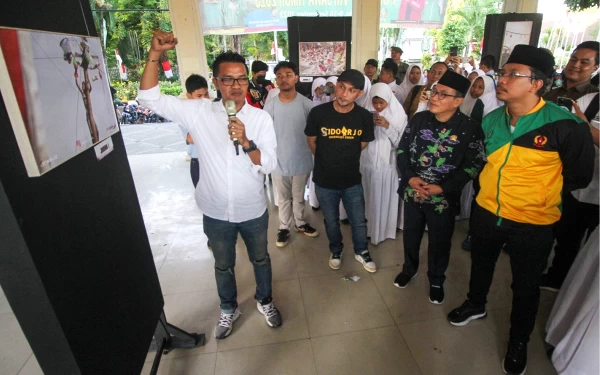 Thumbnail Kunjungi Pameran Foto Forwas, Bupati Sidoarjo Ahmad Muhdlor Anggap Sangat Kreatif dan Edukatif