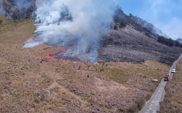 Karhutla, Wisata Gunung Bromo Tutup Total Hingga Waktu yang Tidak Ditentukan