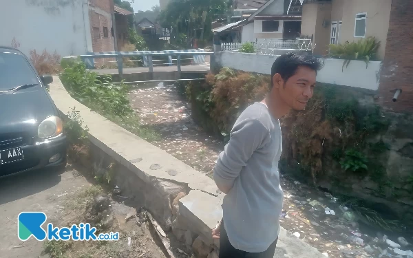 Thumbnail Berita - Sampah Menumpuk di Sungai Bunulrejo, Warga Sepakat Kerja Bakti