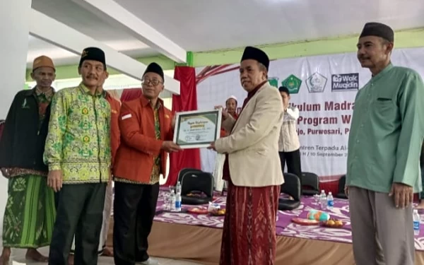 Terima SK Pengangkatan, Gus Irsyad dan Gus Mujib Jadi Pembina Madin & TPQ