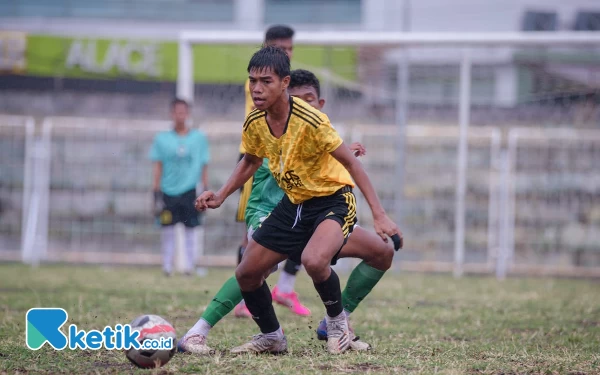 Thumbnail Mengharukan, Remaja Sederhana dan Kidal Murni Lolos Malut Selection Jadi Bek Kiri