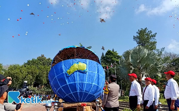 Thumbnail Usung Green Campus, Pesmaba UMM Bebaskan Ratusan Burung Emprit