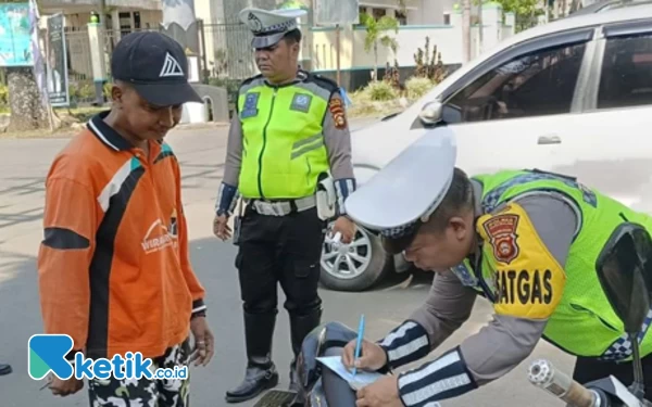 Thumbnail Berita - Sepekan Operasi Zebra Musi 2023, Didominasi Pelanggaran Tidak Pakai Helm Serta Goncengan Tiga