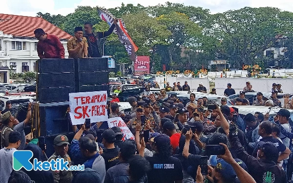 Thumbnail Berita - Demo Driver Ojol Malang Raya, Protes Potongan Tarif Tidak Wajar