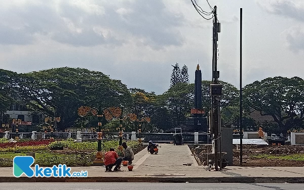 Thumbnail Berita - Alun-Alun Tugu Kota Malang Mulai Dihiasi Lampu Serupa Kayutangan Heritage