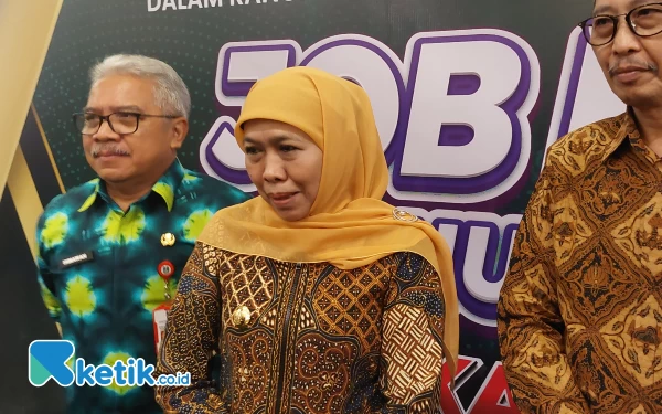 Ditanya Tawaran Jadi Timses Amin, Khofifah Pilih Menghindar