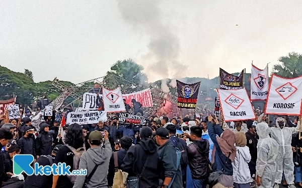 Thumbnail Berita - Satu Tahun Tragedi Kanjuruhan, Aremania Sepakat Gelar Bakti Sosial