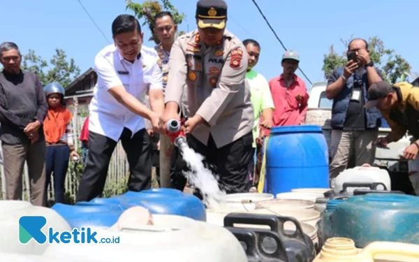 Polres Pagaralam Salurkan Air Bersih dengan Water Canon