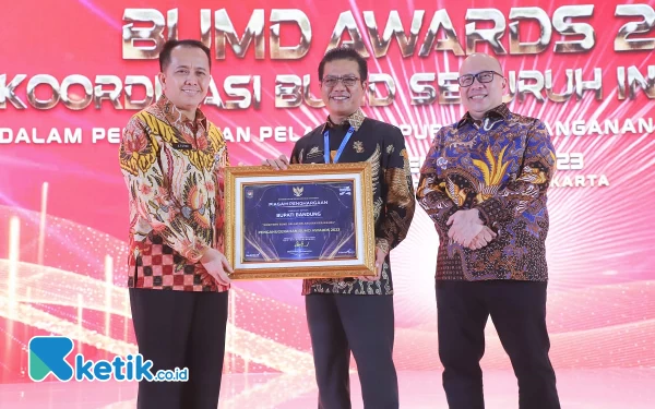 Thumbnail Bupati Bandung Raih BUMD Awards Kemendagri