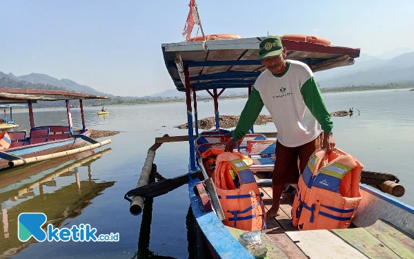 Thumbnail Sensasi Naik Perahu Berkeliling Bendungan Selorejo