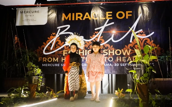 Anak-Anak Heartists Mercure Surabaya Grand Mirama Meriahkan Miracle of Batik Fashion Show