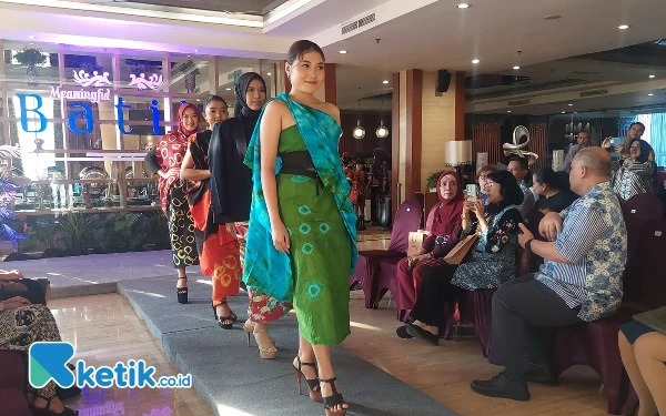 Thumbnail Keren! Wyndham Hotel Surabaya Beri Panggung Anak-Anak Spesial Adu Catwalk di Hari Batik