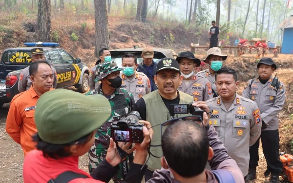 Thumbnail Berita - Tim Gabungan di Ngawi Sukses Padamkan Kebakaran Gunung Lawu di Petak 39-40 RPH Manyul, Simak Imbauan Polisi