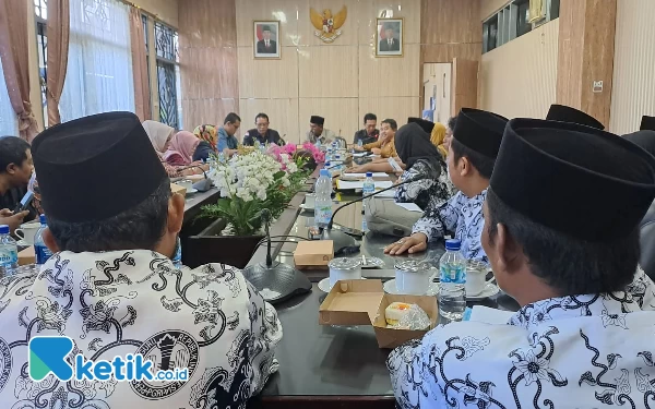 Thumbnail Formasi P3K Guru Hanya 26, Guru Honorer Jember Mengadu ke Dewan