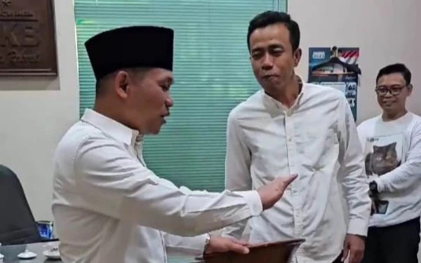 Thumbnail Lepas Jabatan Bupati, Cak Thoriq Mulai Ngantor di DPW PKB