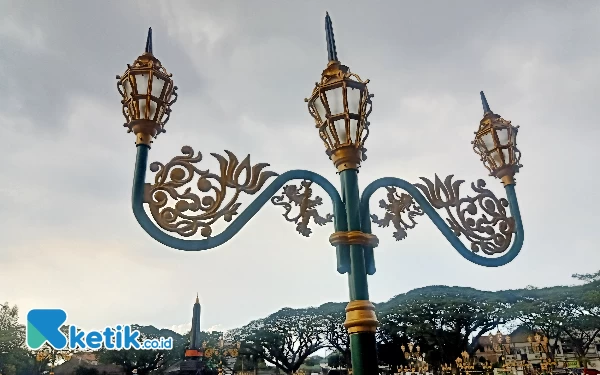 Thumbnail Tak Seperti Biasanya Warna Ikonik Malang, Lampu Hias Tugu Dominan Hijau, Ada Apa?