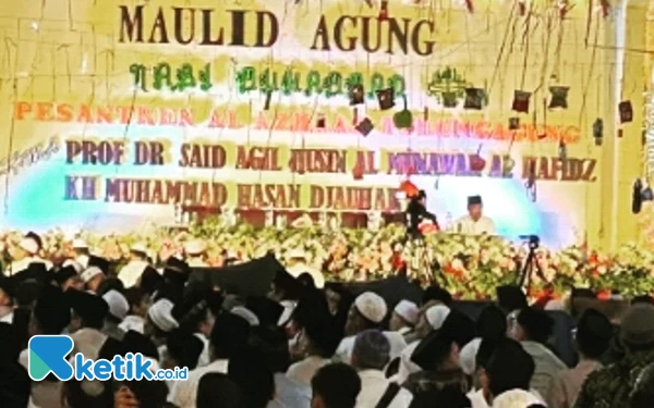 Thumbnail Ribuan Umat Muslim Padati Pesantren Al Azhar Tulungagung Peringatan Maulid Nabi Muhammad SAW