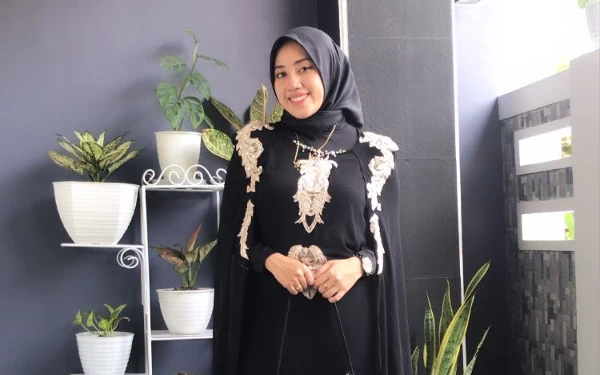 Thumbnail Adelina Batrisyia Arifin, Mahasiswi Berhijab yang Sarat Prestasi