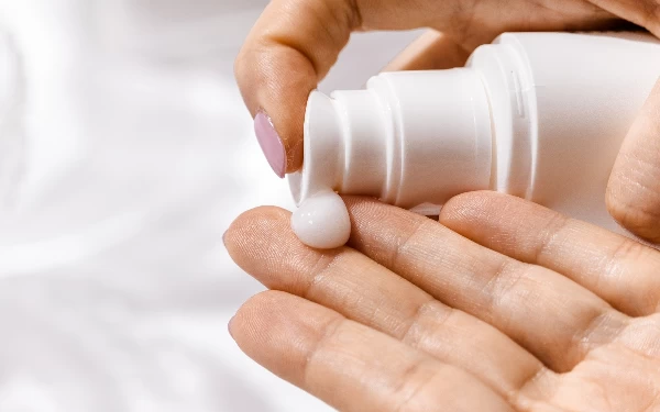 Thumbnail Berita - Bukan Hanya Melembapkan Kulit, Ini Manfaat Lain dari Moisturizer