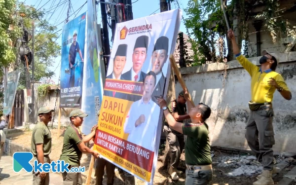 Thumbnail Berita - Belum Masuk Masa Kampanye, Satpol PP Kota Malang Pastikan Copot Reklame Bacaleg