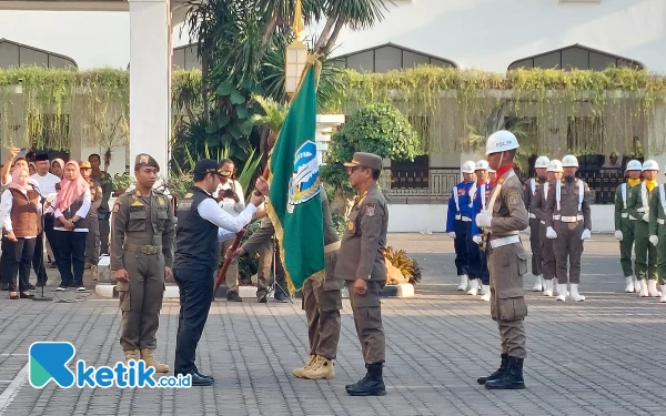 Thumbnail Setelah Mengelilingi 38 Kabupaten/Kota, Kirab Pataka Jer Basuki Mawa Beya Tiba di Kantor Gubernur Jatim