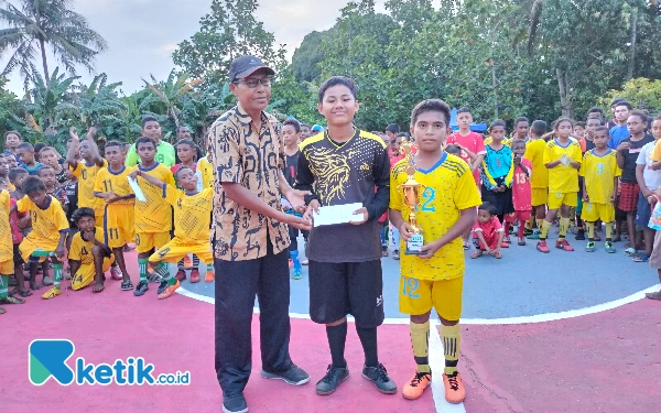 Thumbnail Resmi Ditutup Kegiatan Futsal 12 Tahun, Dukungan Positif untuk Perkembangan Anak Muda Kaimana