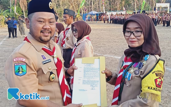 Thumbnail 22 Pramuka Gresik Dapat Penganugerahan Tanda Penghargaan Lencana Pancawarsa dari Kwarda Jatim