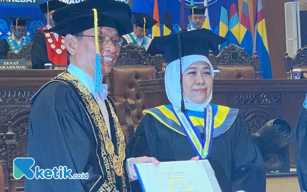 Thumbnail Berita - Gubernur Khofifah Terima Gelar Doktor Honoris Causa dari Universita Airlangga