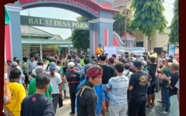 Tuntut Berhentikan Modin Pojok Magetan atau Warga Ambil Jalur Hukum, Massa Kembali Demo