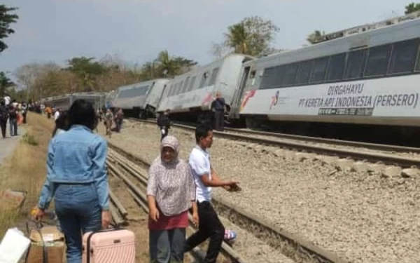 Thumbnail Kecelakaan KA Argo Semeru vs KA Argo Wilis di Kulon Progo, ini Dampaknya di Daop 8 Surabaya