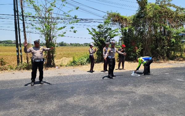 Thumbnail Cium Bokong Truk yang Parkir, Pemotor Sidoarjo Meregang Nyawa